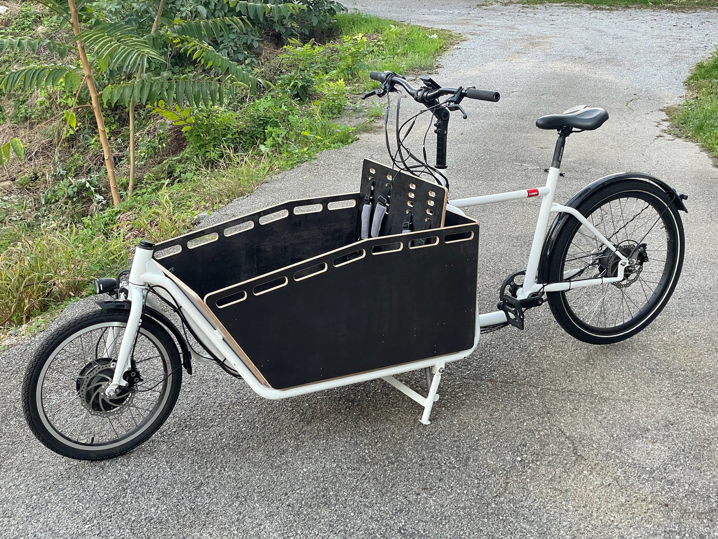 Nákladní elektrokolo Cargio Joy 2 Bílé s ohrádkou (repasované)