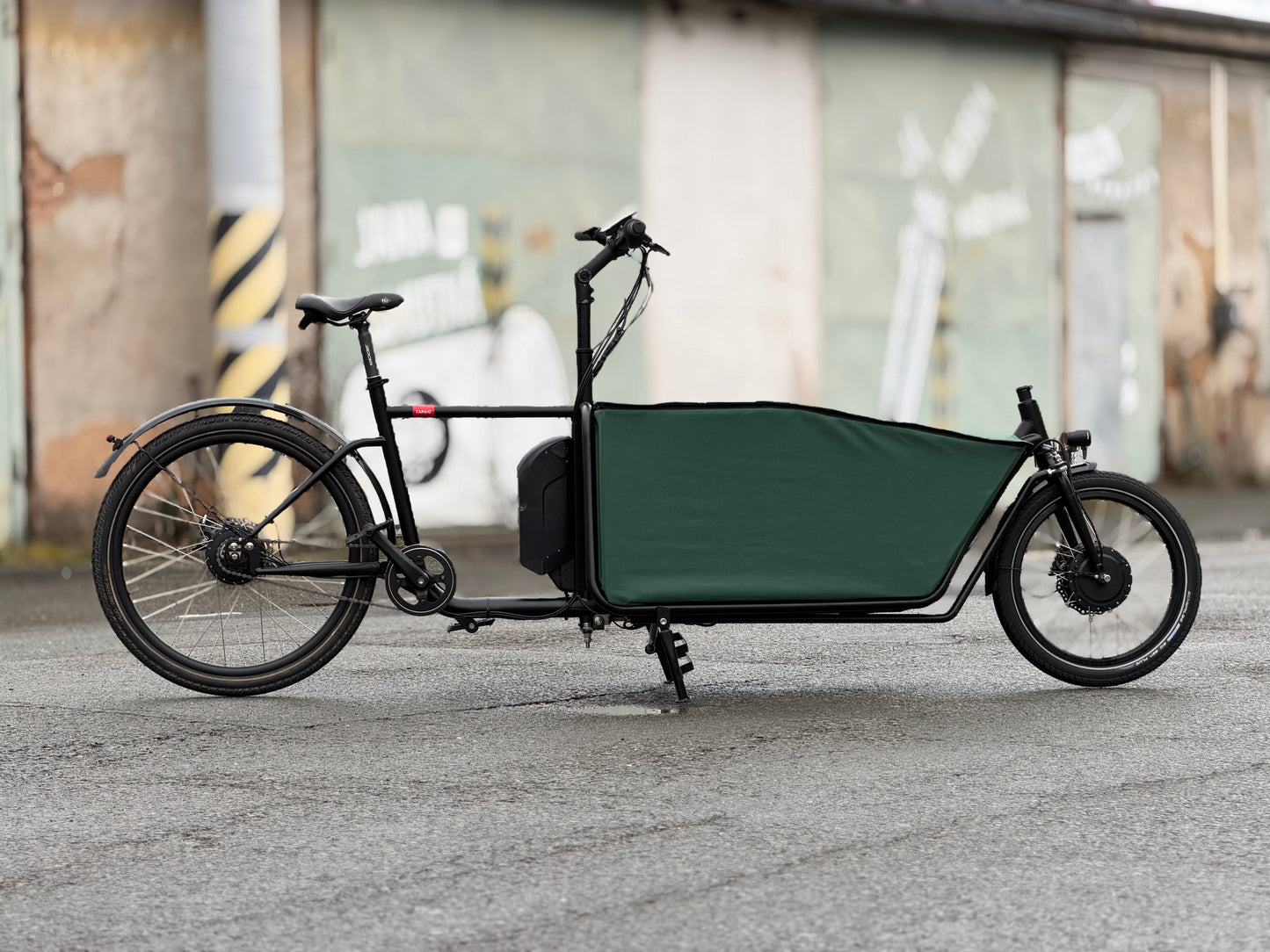 Nákladní elektrokolo Cargio Joy 2 Černé s látkovým boxem