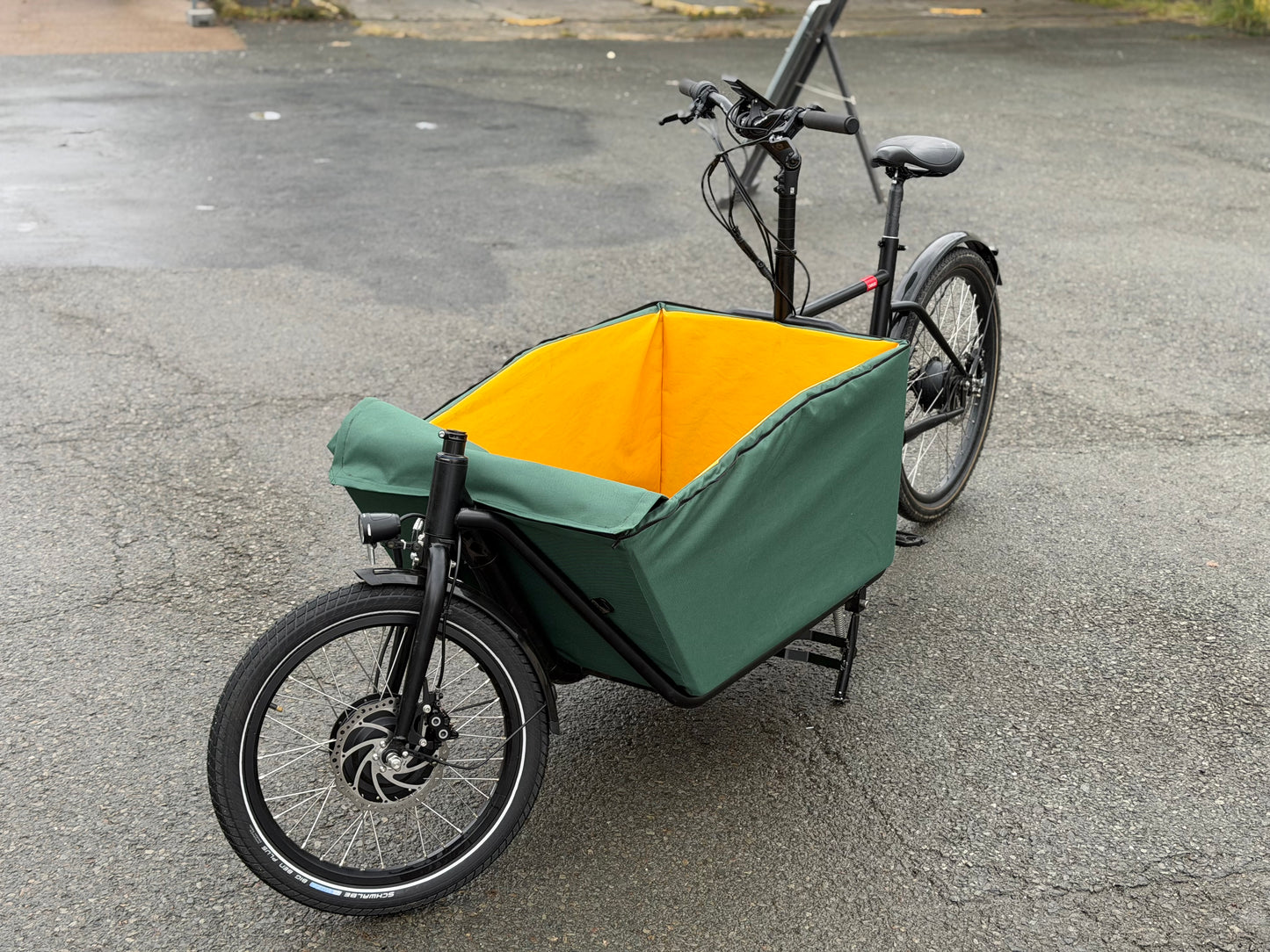 Nákladní elektrokolo Cargio Joy 2 Černé s látkovým boxem