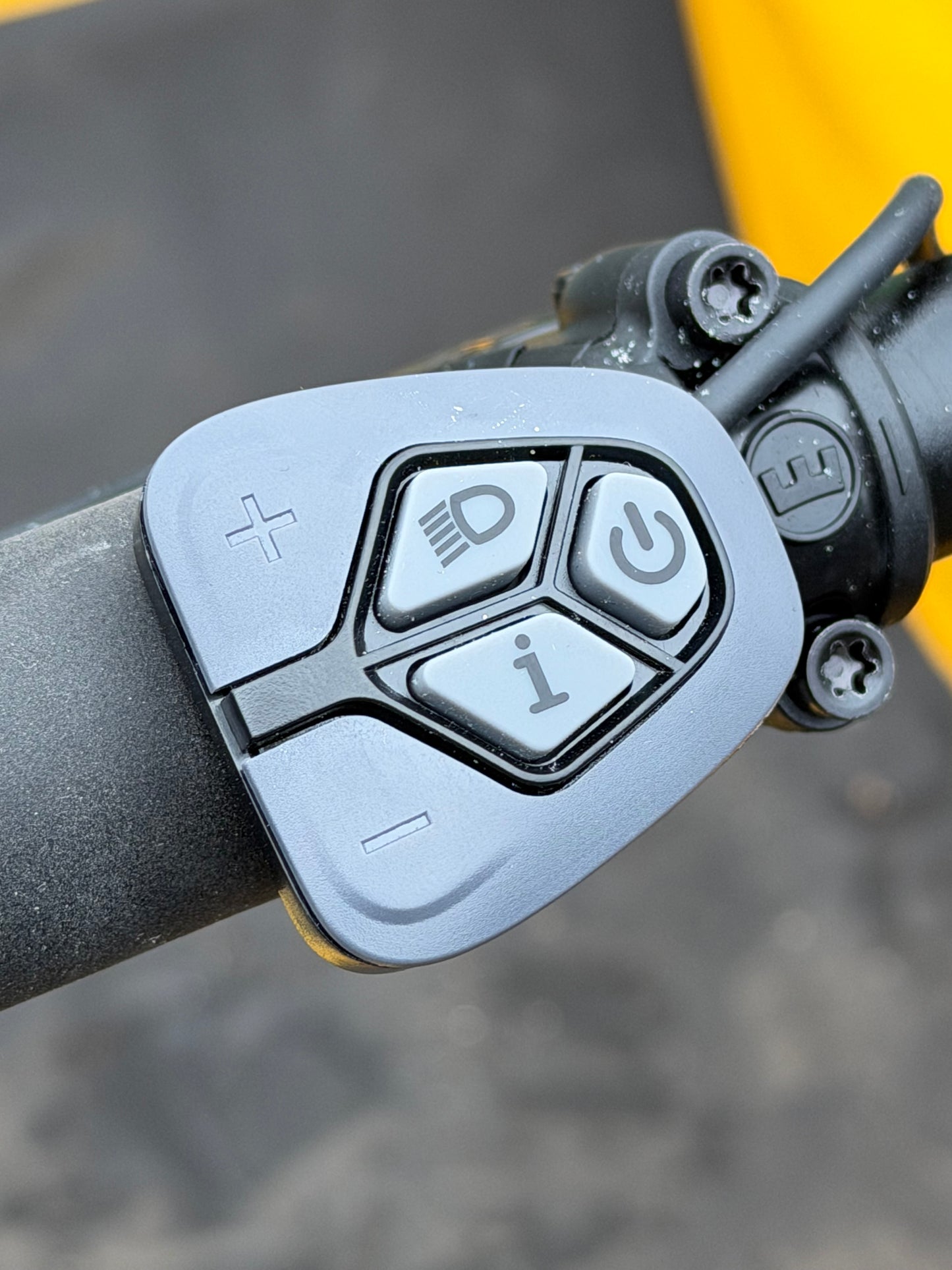 Nákladní elektrokolo Cargio Joy 2 Černé s látkovým boxem