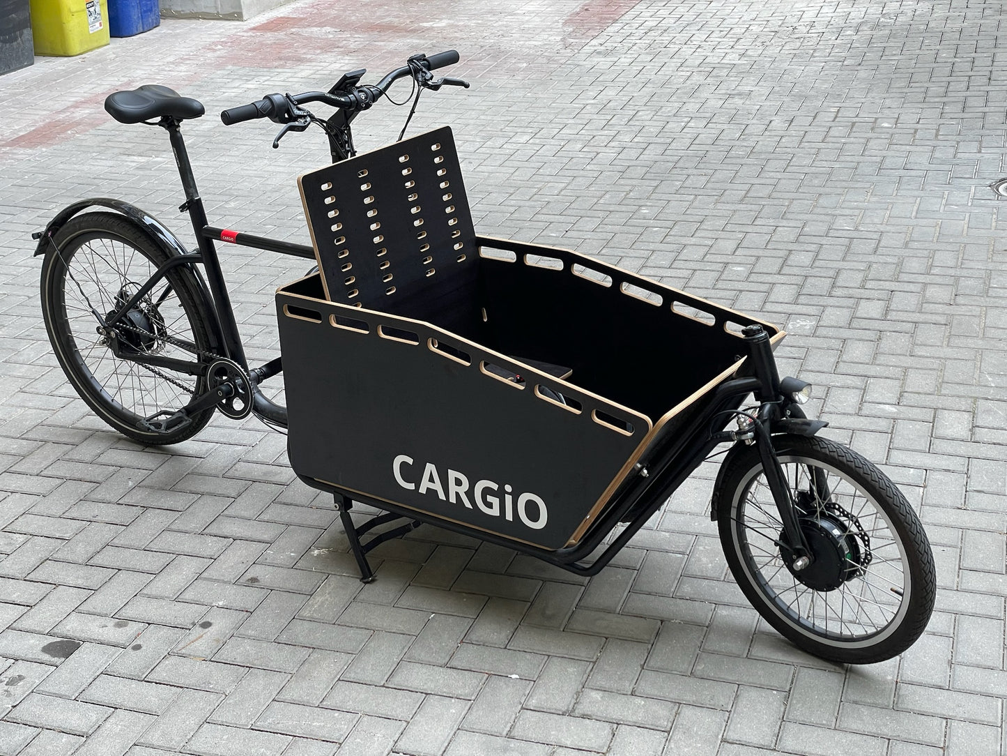 Nákladní elektrokolo Cargio Joy 2 Černé s ohrádkou (repasované)